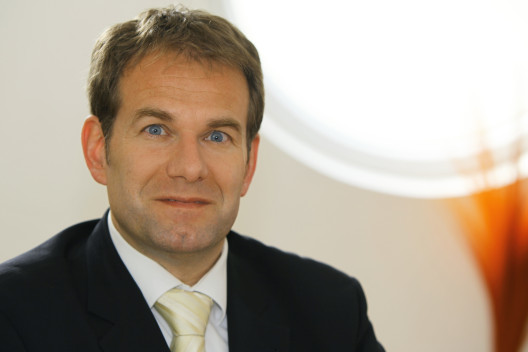 Univ.-Prof. Dr.-Ing. Christian Bonten, IKT