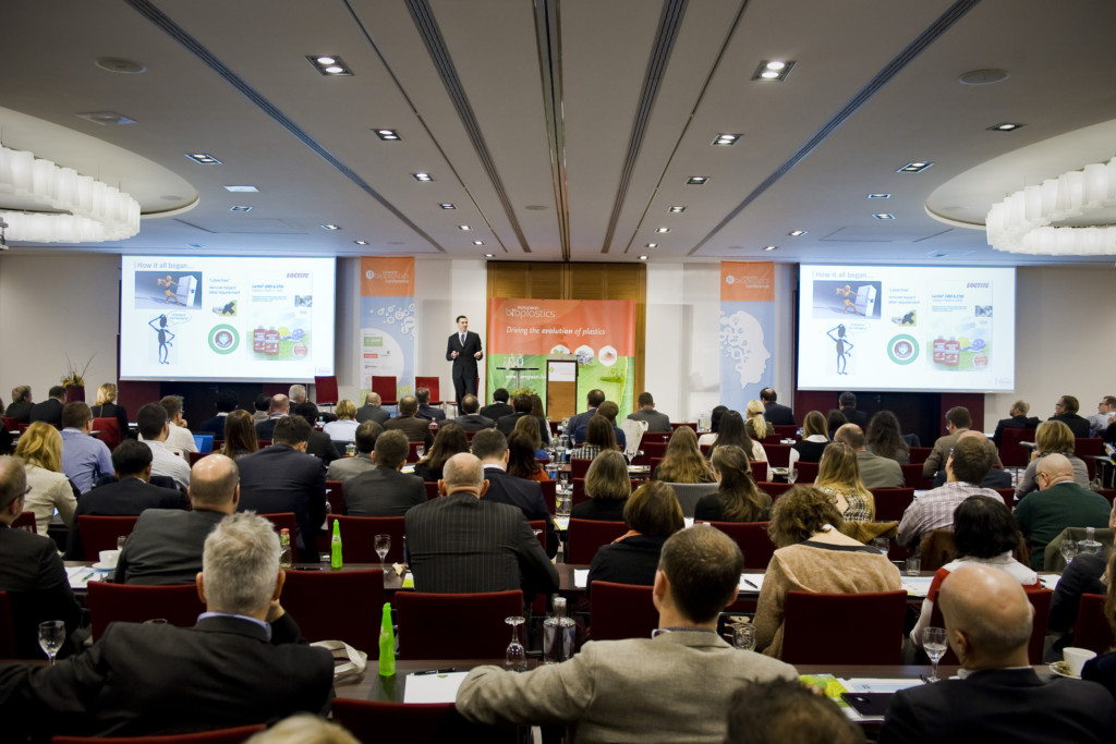 Peter O’Sullivan, Manager Packaging at Henkel, presenting Henkel’s sustainable packaging solutions for anaerobic adhesives at the 11th European Bioplastics Conference 2016.